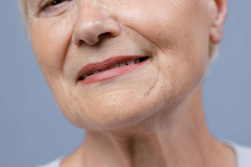Hello Beautiful People! Embrace Age Gracefully: Tips for Dealing with Skin Wrinkles